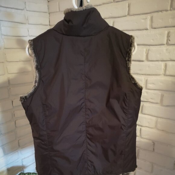 Reitman's Ladies Reversible Full Zip Straight Fit Vest - Picture 4 of 10